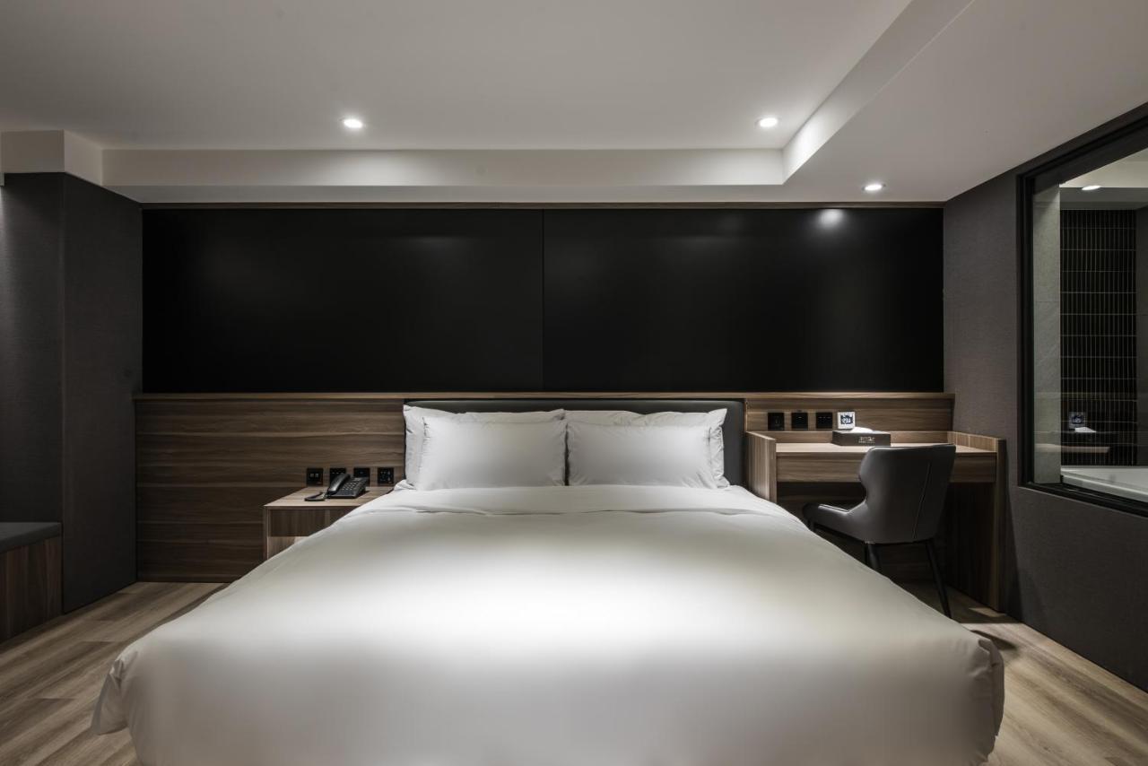 Autumn Willow Hotel Taichung Exterior photo
