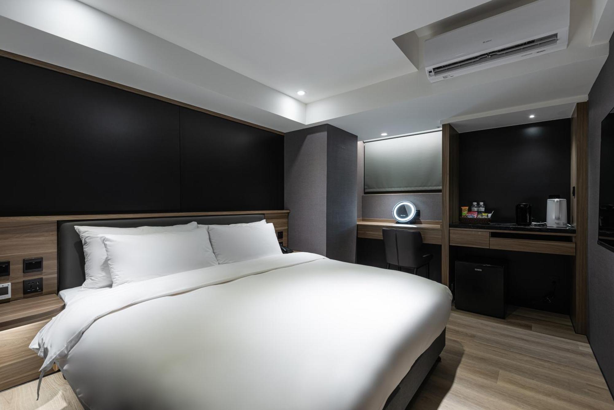 Autumn Willow Hotel Taichung Exterior photo