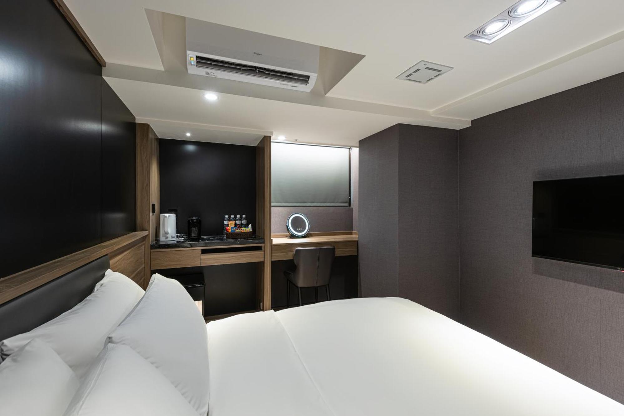 Autumn Willow Hotel Taichung Exterior photo