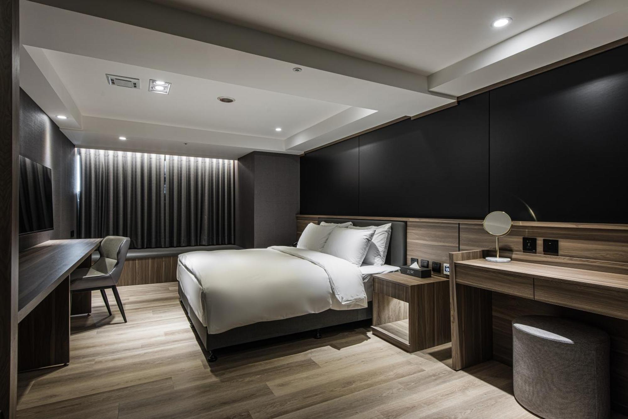 Autumn Willow Hotel Taichung Exterior photo